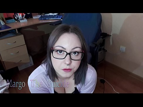 ❤️ Ọmọbinrin ti o ni gbese pẹlu awọn gilaasi buruja Dildo jinna lori Kamẹra ❤️ Fidio furo ️❤